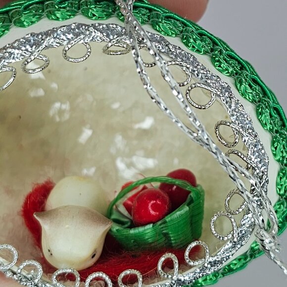 Vintage Handcrafted Eggshell Christmas Diorama Ornament With Kitten Cat & Basket - Picture 8 of 8